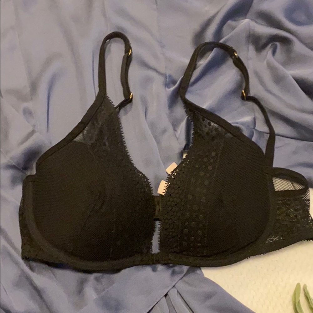 VS Bra & Silk Robe - Picture 2 of 6